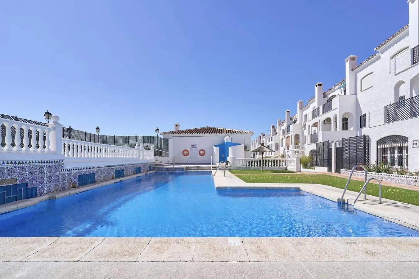 Casa Lena Town House With Pool Villa Nerja Vakantiehuis